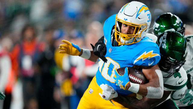 Jets' CB D.J. Reed tackles Chargers' RB Austin Ekeler